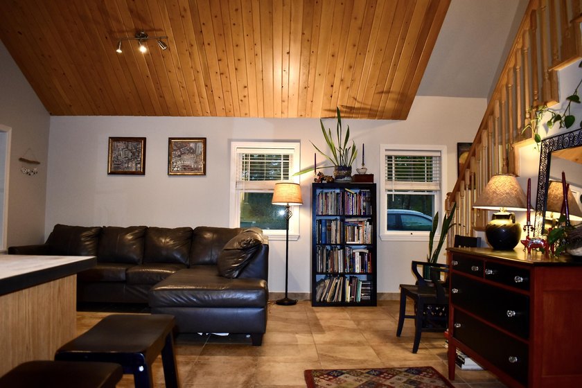 Built in 2016, this charming one-owner Cape offers the perfect - photo 5