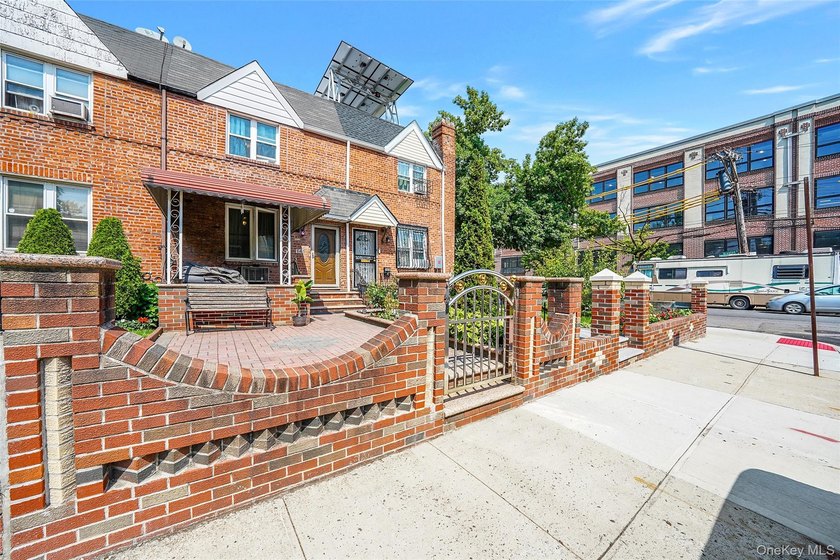 The Canarsie Brick Townhome. This well maintained townshouse has - photo 2