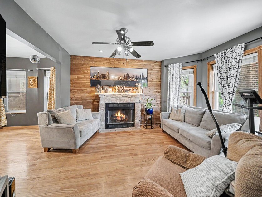 Rarely available and meticulously maintained, this turn-key - photo 2