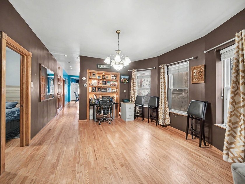 Rarely available and meticulously maintained, this turn-key - photo 3