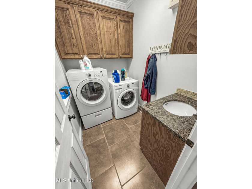 Welcome to 52 Ogden Road, your private getaway in the Kingston - photo 17