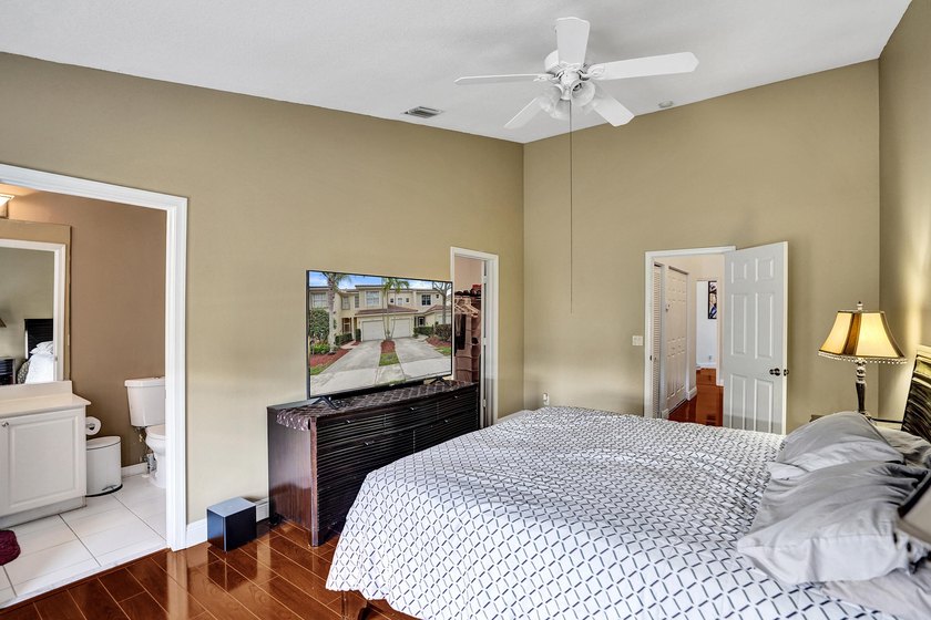 True 3-br move-in ready, well-maintained townhome with tile - photo 16