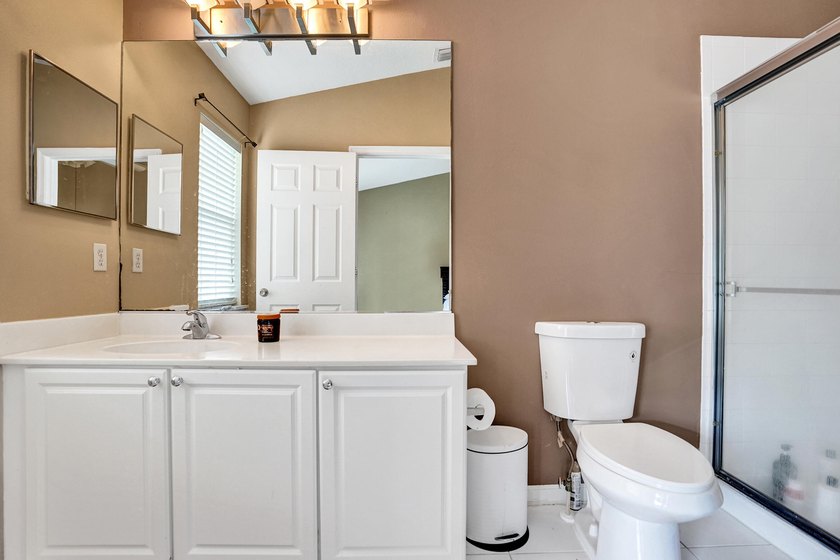 True 3-br move-in ready, well-maintained townhome with tile - photo 19
