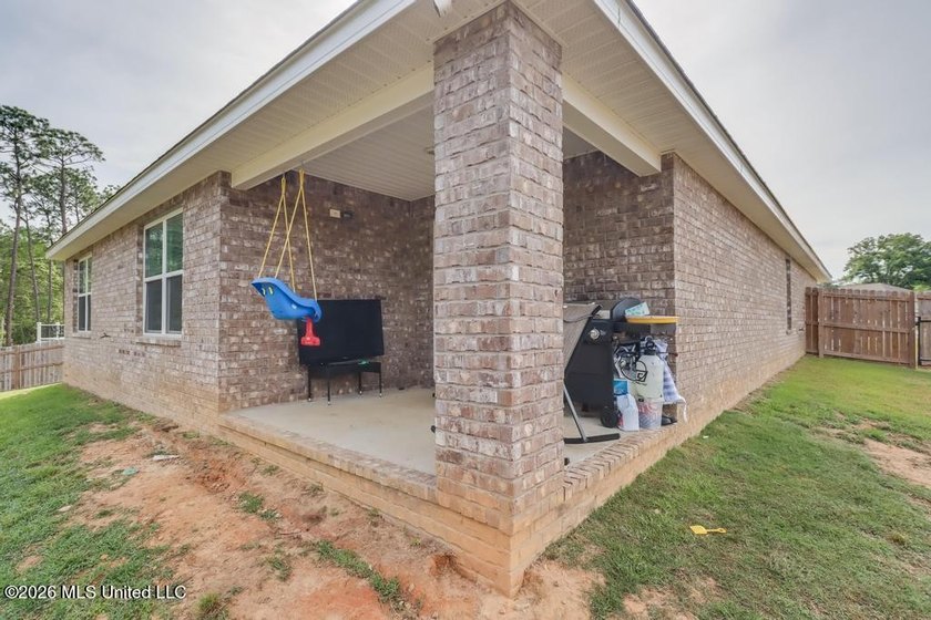 Built in 2024 this house is like New great floor plan large - photo 20