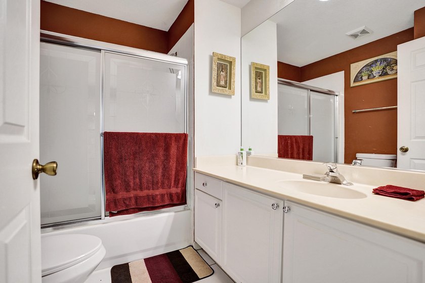 True 3-br move-in ready, well-maintained townhome with tile - photo 21