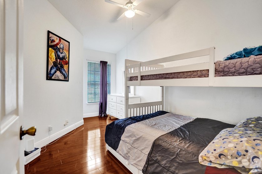 True 3-br move-in ready, well-maintained townhome with tile - photo 22