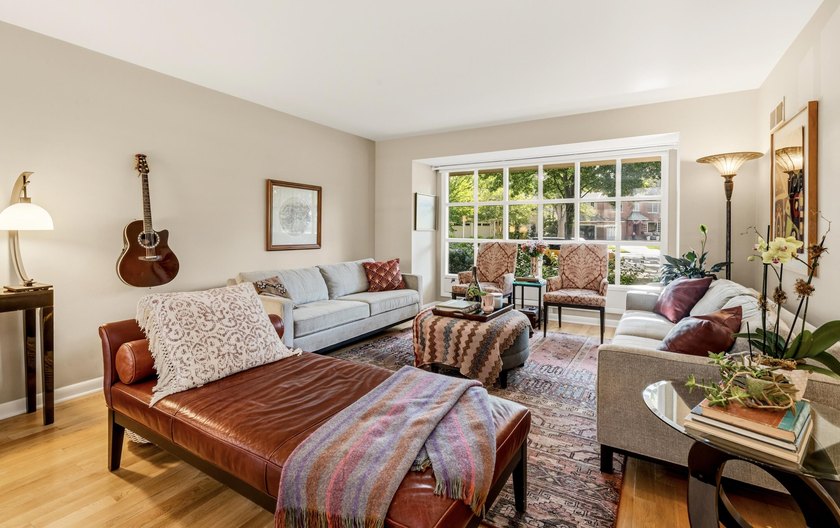 Rare mid-century colonial--meaning larger windows and bright - photo 7