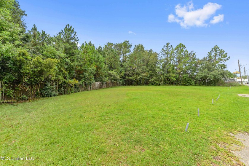 This property is located on the west exit of Interstate 1-10 in - photo 8
