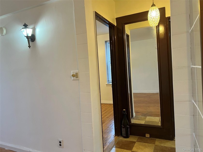 Welcome to this great option of one bedroom co-op apartment for - photo 8