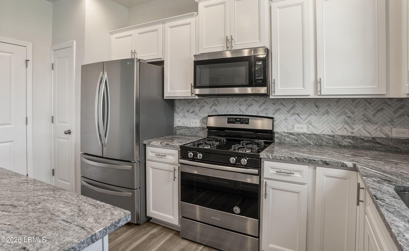 Welcome to 1 Toxaway Lane, where modern comfort meets Lowcountry - photo 15