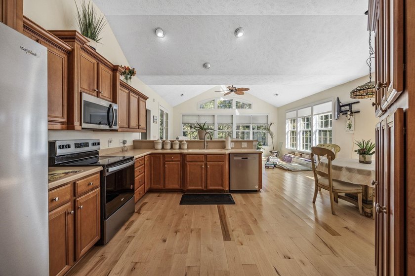 Welcome to this beautifully updated all-brick home in the highly - photo 22