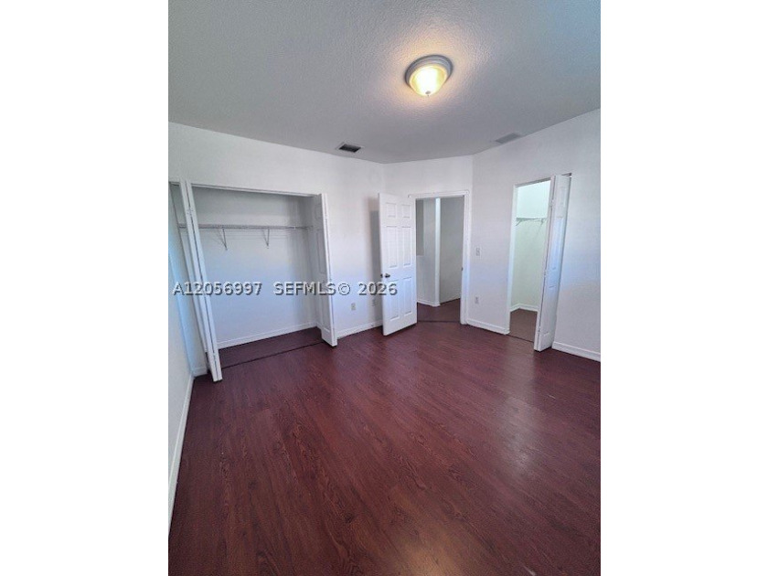 Welcome home to this spacious and well-maintained 3-bedroom - photo 22