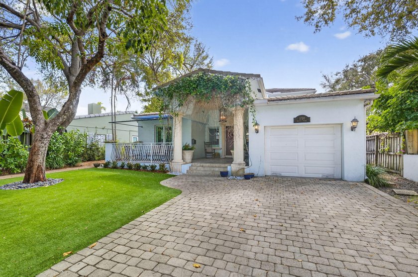 Gorgeous Rio Vista Residence! This coveted location and property - photo 2