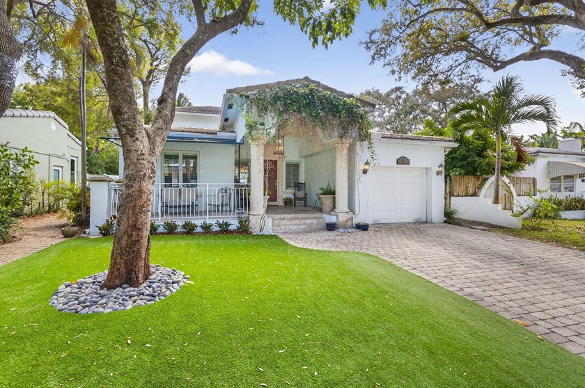 Gorgeous Rio Vista Residence! This coveted location and property - photo 3