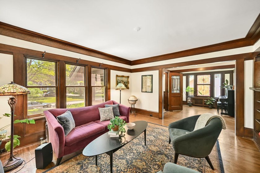 Charming Colonial with Arts &amp; Crafts flair on coveted Menlo - photo 7