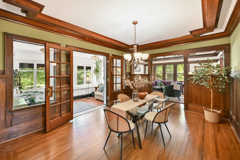 Charming Colonial with Arts &amp; Crafts flair on coveted Menlo - photo 8