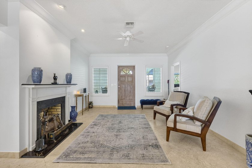 Gorgeous Rio Vista Residence! This coveted location and property - photo 9