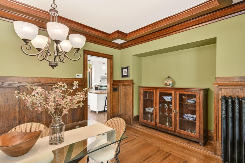 Charming Colonial with Arts &amp; Crafts flair on coveted Menlo - photo 10