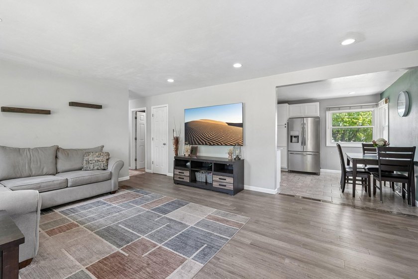 Welcome home to this impeccably maintained, low-maintenance - photo 5
