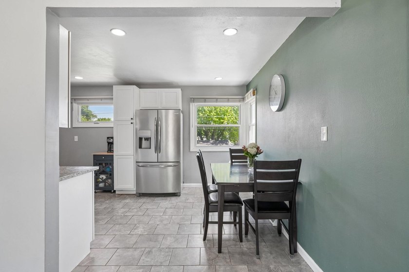 Welcome home to this impeccably maintained, low-maintenance - photo 9