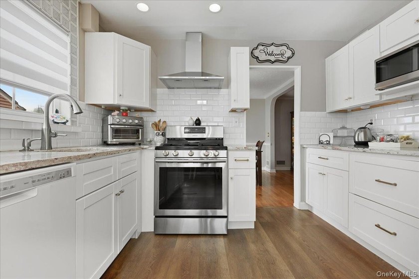 Welcome to this spacious and beautifully maintained stone-front - photo 11