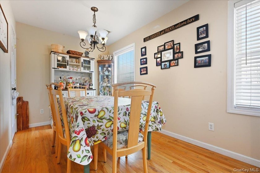 Welcome to this spacious and beautifully maintained stone-front - photo 22