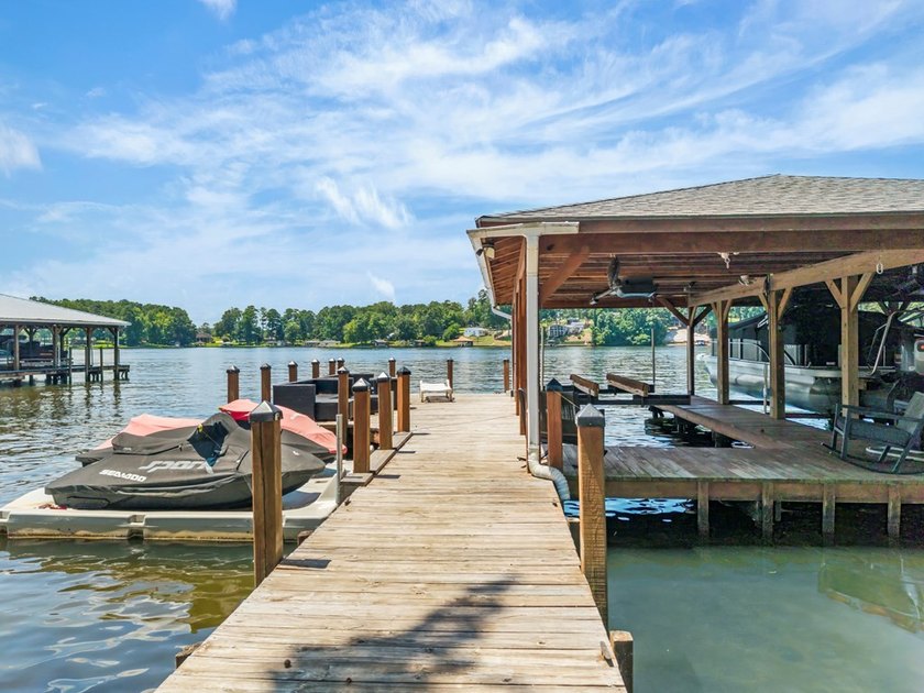 EXTRAORDINARY OPPORTUNITY TO OBTAIN OVER 4 ACRES OF PRIME LEVEL - photo 25