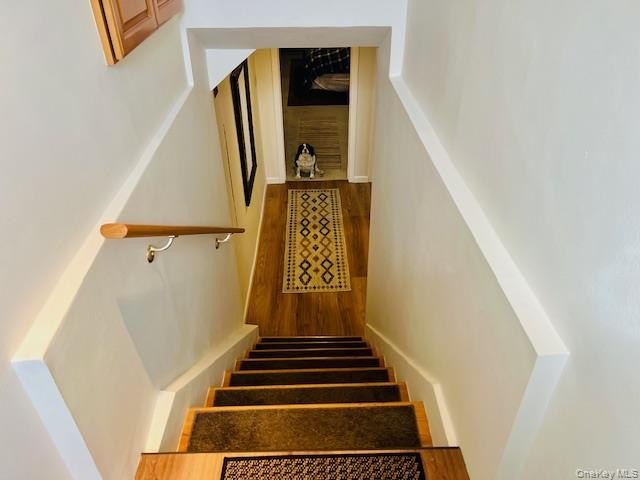 Welcome to this spacious and beautifully maintained stone-front - photo 27