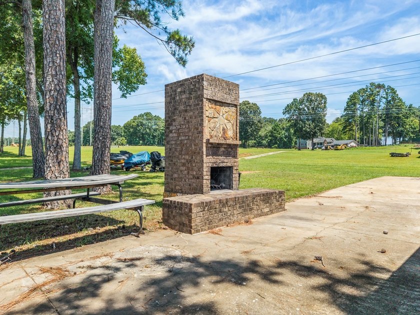 EXTRAORDINARY OPPORTUNITY TO OBTAIN OVER 4 ACRES OF PRIME LEVEL - photo 27