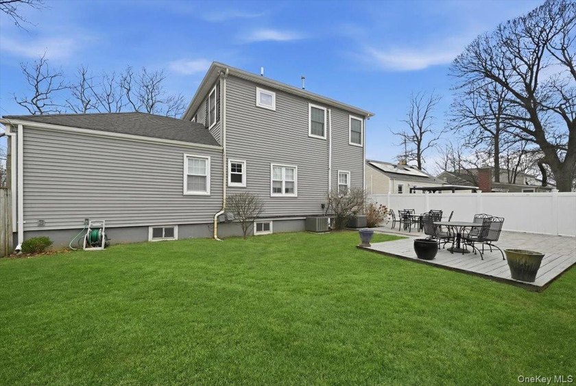 Welcome to this spacious and beautifully maintained stone-front - photo 36