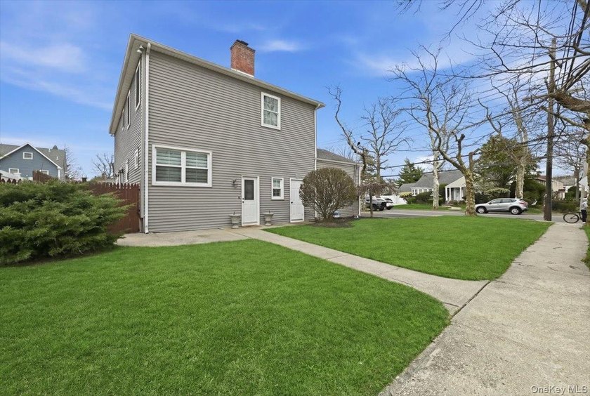 Welcome to this spacious and beautifully maintained stone-front - photo 38