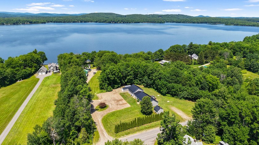 Welcome to 1 Dakin Lane, where modern comfort meets Maine living - photo 7