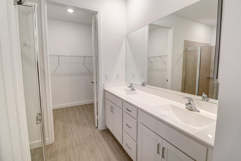 Near BRAND NEW modern 2-bedroom, 2-bathroom townhouse situated - photo 16
