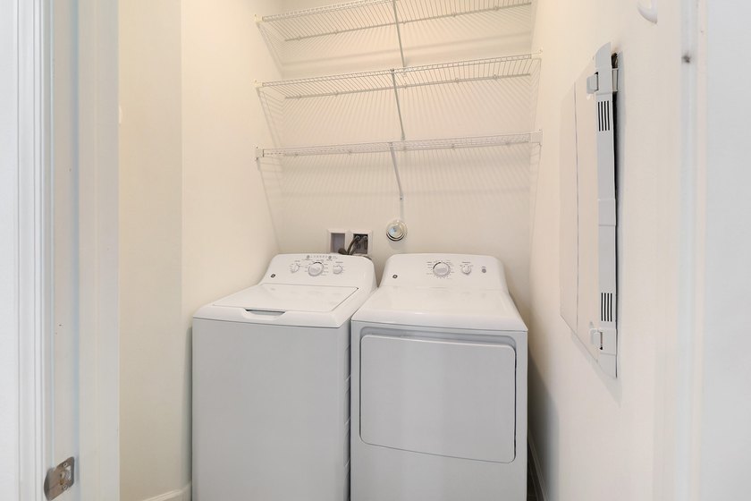 Near BRAND NEW modern 2-bedroom, 2-bathroom townhouse situated - photo 23