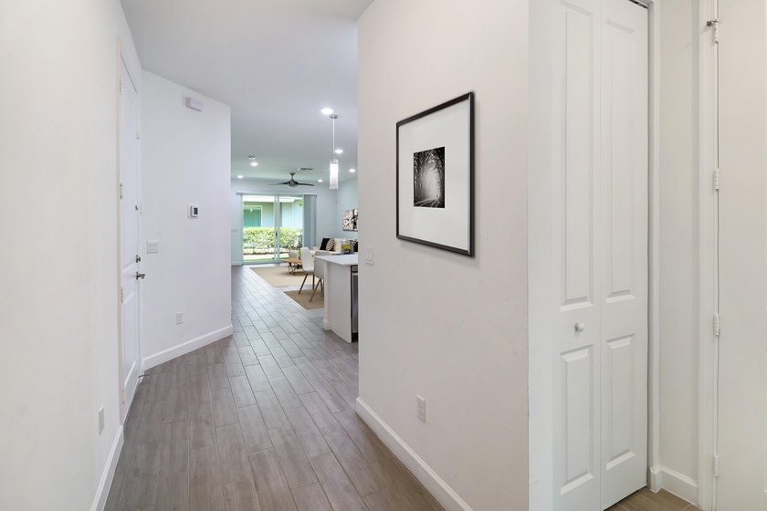 Near BRAND NEW modern 2-bedroom, 2-bathroom townhouse situated - photo 29