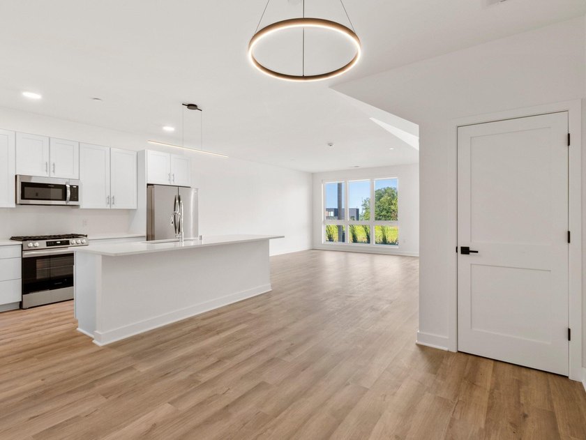 Welcome to Lakeshore Commons! This home is located in one of Oak - photo 4
