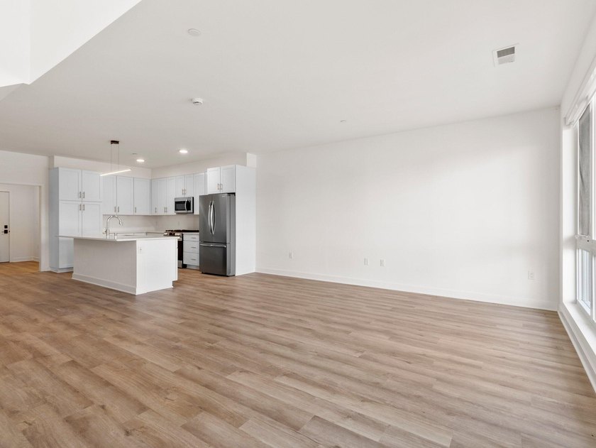 Welcome to Lakeshore Commons! This home is located in one of Oak - photo 8