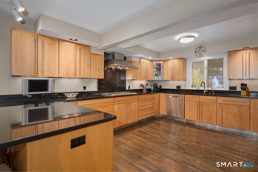 This sensational open-concept home is designed for both comfort - photo 5