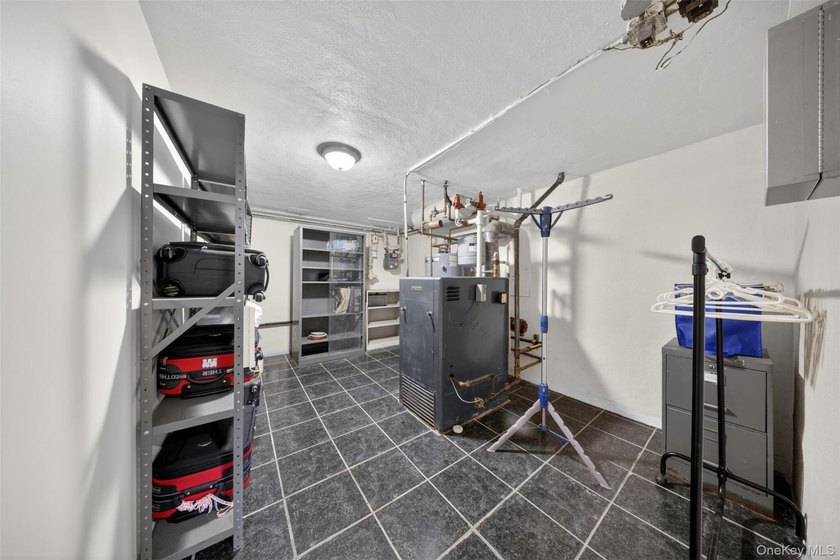 Welcome to this exceptional, beautifully renovated wide-line - photo 11
