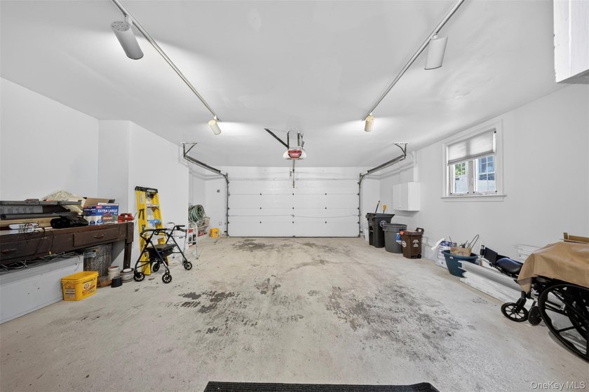 Welcome to this exceptional, beautifully renovated wide-line - photo 16