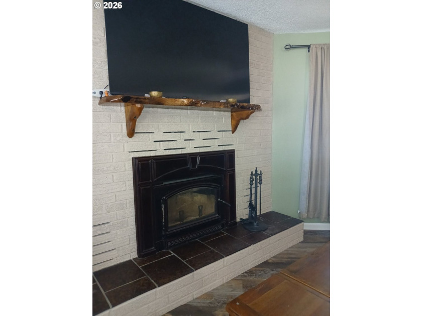Completely renovated single-level coastal retreat with dual - photo 19