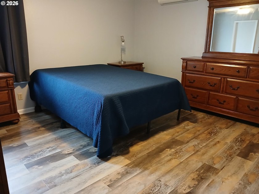 Completely renovated single-level coastal retreat with dual - photo 24