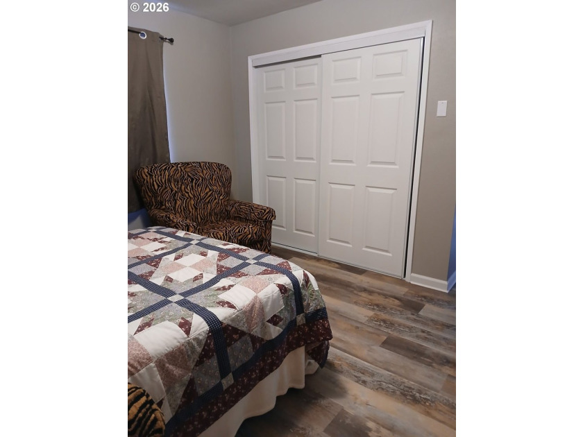 Completely renovated single-level coastal retreat with dual - photo 27