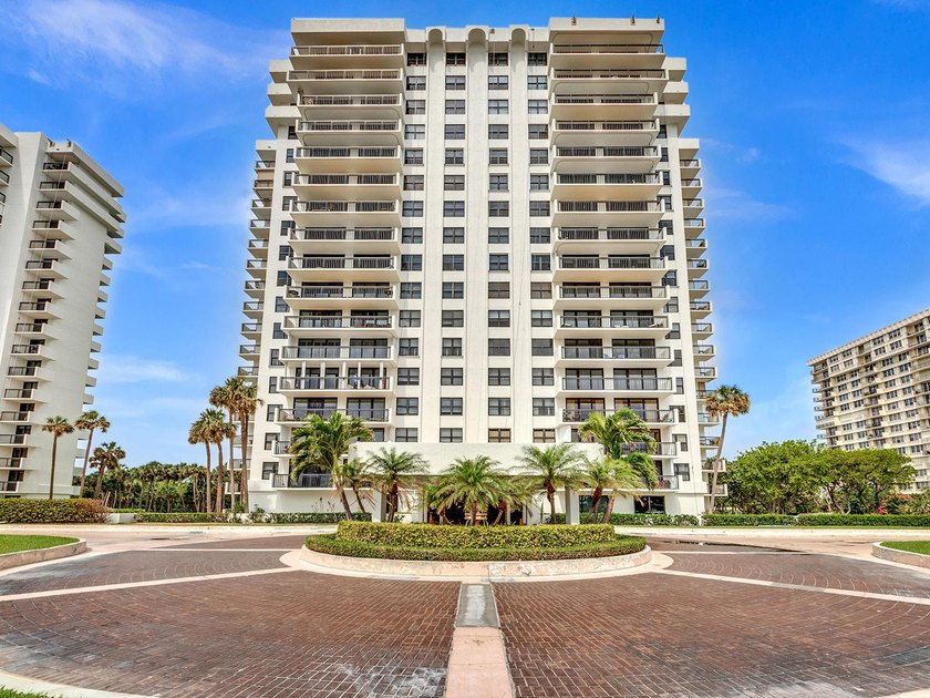 Absolutely Stunning 3 Bedroom Model Condo with Gorgeous Ocean - photo 2