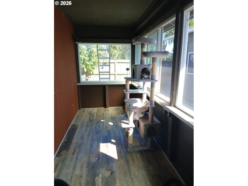 Completely renovated single-level coastal retreat with dual - photo 32