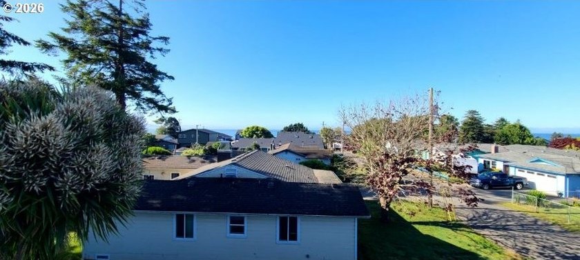 Completely renovated single-level coastal retreat with dual - photo 33