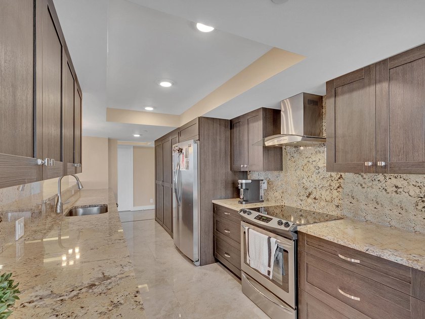 Absolutely Stunning 3 Bedroom Model Condo with Gorgeous Ocean - photo 4