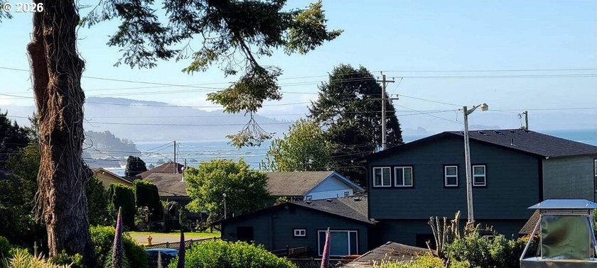 Completely renovated single-level coastal retreat with dual - photo 35