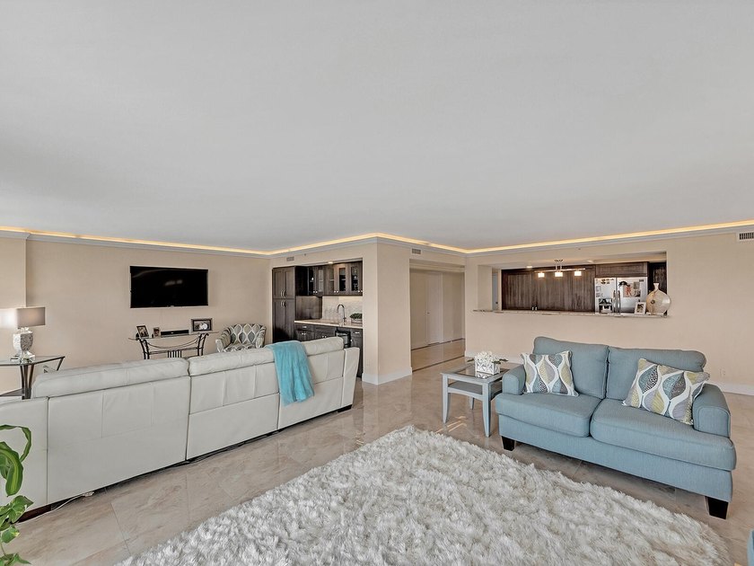 Absolutely Stunning 3 Bedroom Model Condo with Gorgeous Ocean - photo 10