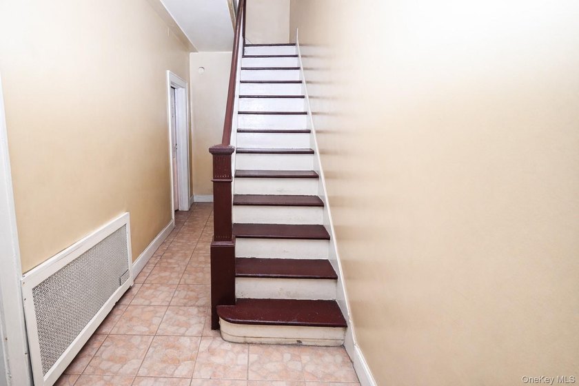 MOVE RIGHT INTO THIS WELL MAINTAINED 2 FAMILY SEMI-ATTACHED HOME - photo 5